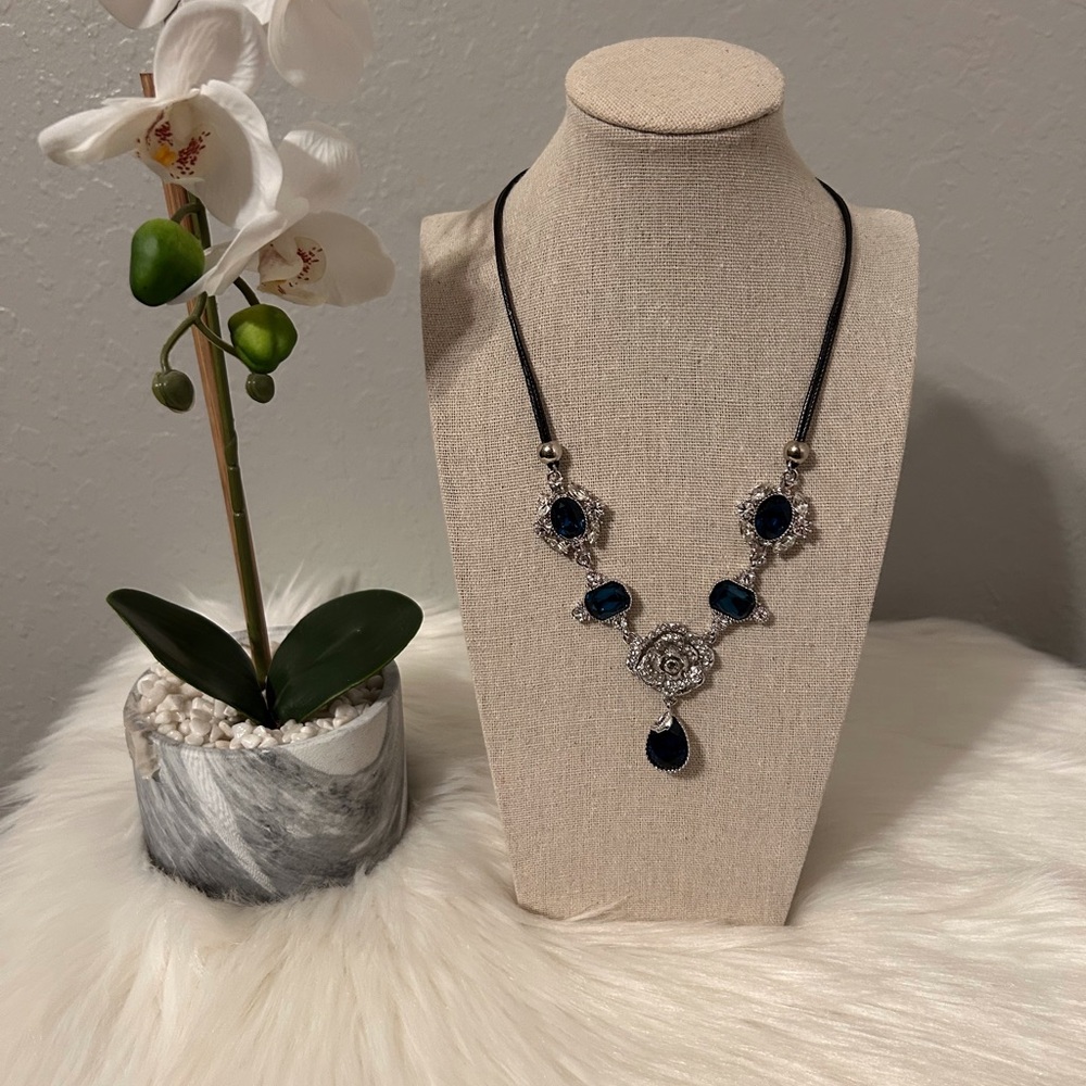 Elegant Silver Rhinestone and Royal Blue  Stones Pendant Necklace NWOT
